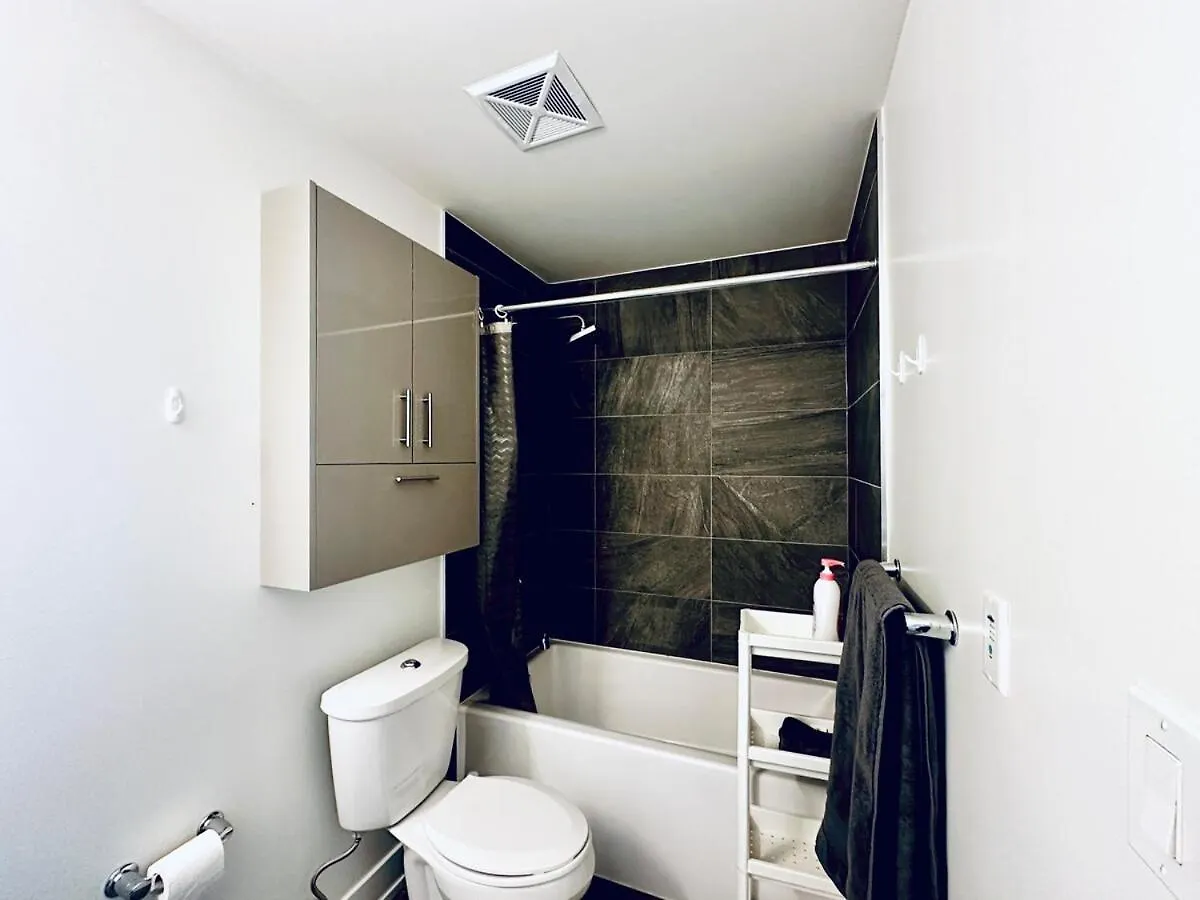 Super View Condo Next To 404Hwy & Fairview Mall Toronto