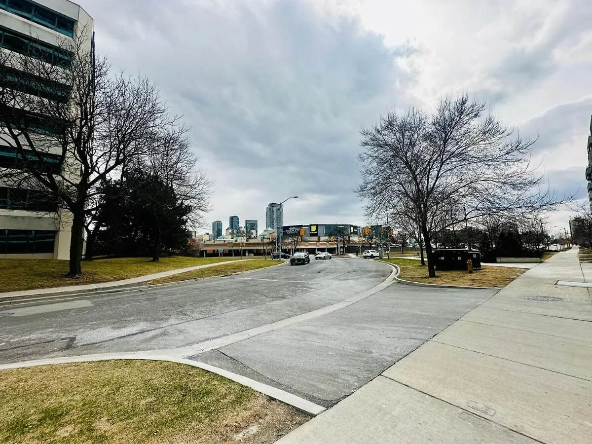 Super View Condo Next To 404Hwy & Fairview Mall Toronto