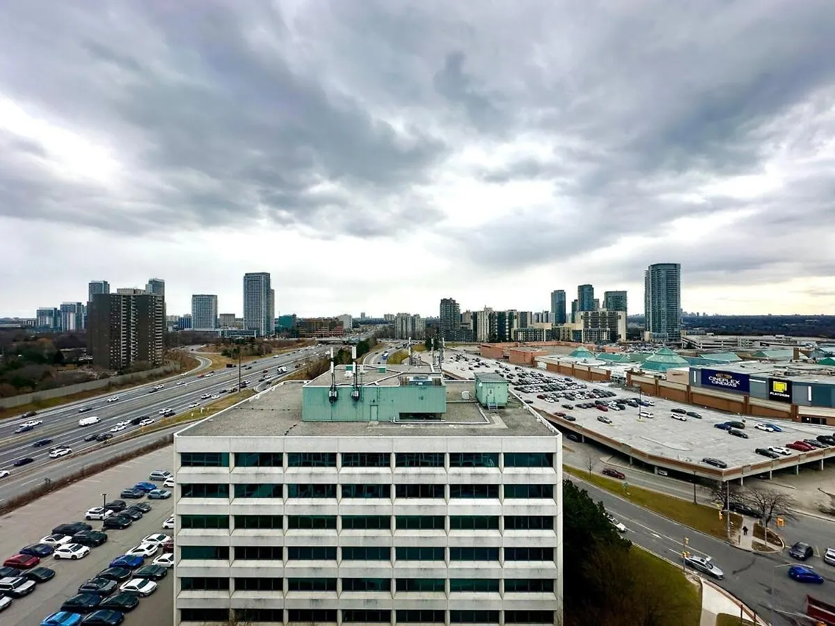 Super View Condo Next To 404Hwy & Fairview Mall Toronto Apartment