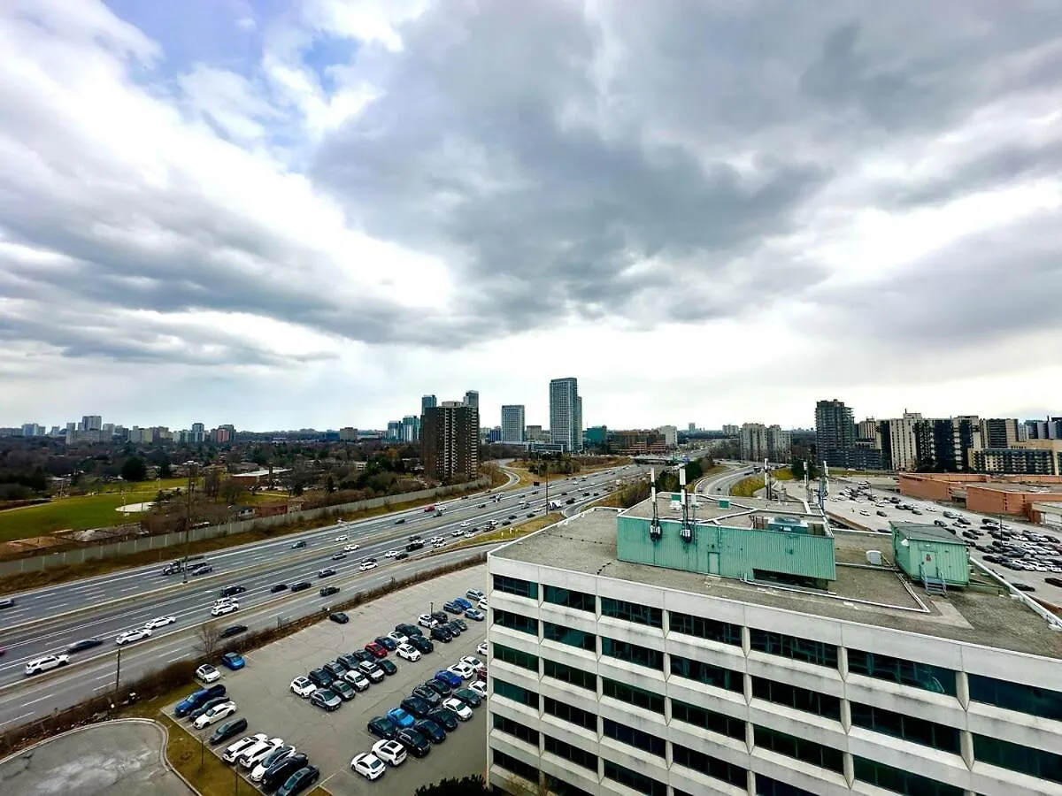Super View Condo Next To 404Hwy & Fairview Mall Toronto Apartment